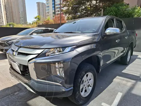 Mitsubishi L-200 2.4L Work CR 4X2 usado (2022) color Gris precio $14.480.000