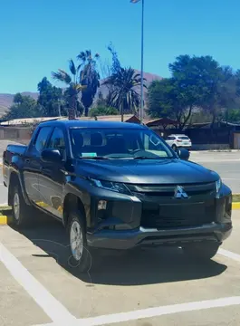 Mitsubishi L-200 2.4L Work CR 4X2 usado (2022) color Negro precio $14.900.000