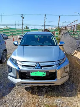 Mitsubishi L-200 2.4L Katana CR 4X2 usado (2022) color Plata precio $21.000.000