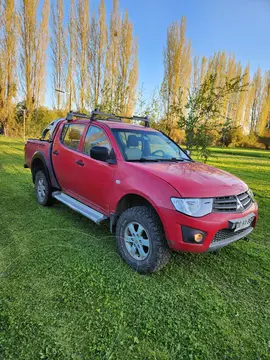 Mitsubishi L-200 2.4L Katana CRM 4X4 usado (2011) color Rojo precio $9.500.000