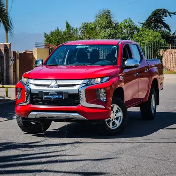 foto Mitsubishi L-200 2.4L Katana CRT 4X4 usado (2020) color Rojo precio $18.900.000