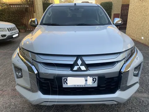 Mitsubishi L200 Dakar 2.4L Dakar High Power Aut usado (2022) color Blanco precio $26.900.000