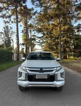 Mitsubishi L200 Dakar 2.4L Dakar Aut usado (2022) color Blanco precio $23.700.000