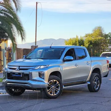 Mitsubishi L200 Dakar 2.4L Dakar High Power usado (2022) color Plata precio $28.900.000