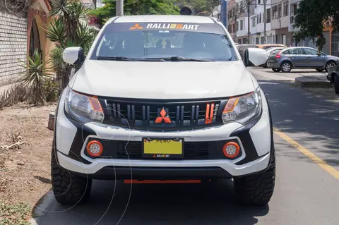 Mitsubishi L200 DK-R 2.5L TD GLX 4x4 usado (2019) color Blanco precio u$s20,300