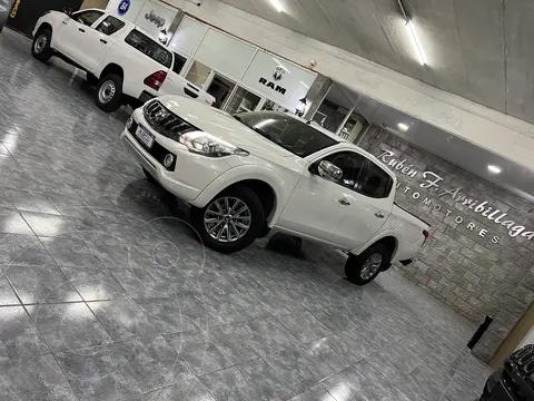 Mitsubishi L200 4x4 2.4 DI-D High Power CD Aut usado (2017) color Blanco precio $31.000.000