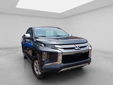 Mitsubishi L200 GLS Diesel  4x4 Aut usado (2023) color Gris Oscuro precio $425,000