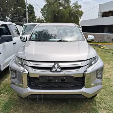 Mitsubishi L200 GLS 4x2 Gasolina usado (2020) color Plateado precio $340,000