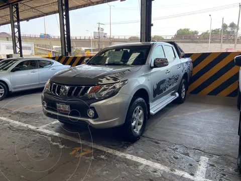 Mitsubishi L200 4x4 2.5L DI-D Cabina Doble usado (2018) color Titanio financiado en mensualidades(enganche $47,500 mensualidades desde $8,500)