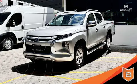 foto Mitsubishi L200 GLX Diésel 4x4 usado (2022) color Plata precio $479,900