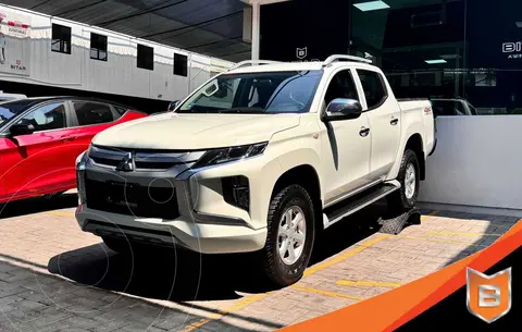 Mitsubishi L200 GLX Diesel 4x4 usado (2022) color Blanco financiado en mensualidades(enganche $61,980 mensualidades desde $7,880)