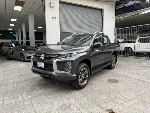 Mitsubishi L200 GLS Diesel  4x4 Aut usado (2023) color Gris financiado en mensualidades(enganche $116,000 mensualidades desde $17,712)