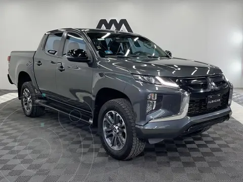 Mitsubishi L200 GLS Diesel  4x4 Aut usado (2023) color Gris precio $569,999