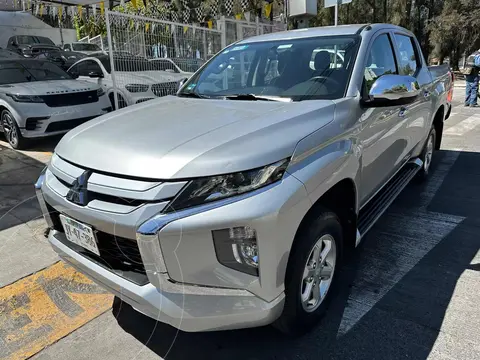 Mitsubishi L200 4x4 2.5L DI-D Cabina Doble usado (2022) color Plata financiado en mensualidades(enganche $117,600 mensualidades desde $12,308)