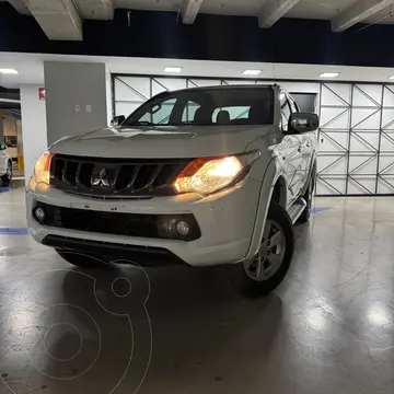 Mitsubishi L200 4x2 2.4L Cabina Doble usado (2018) color Blanco precio $290,000