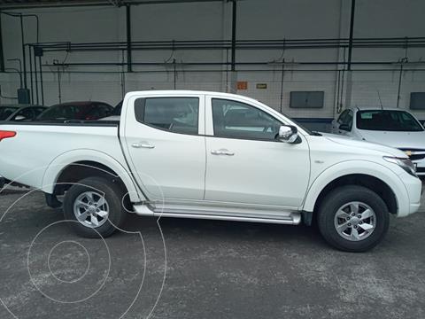 foto Mitsubishi L200 4x2 2.4L Cabina Doble usado (2018) color Blanco precio $290,000