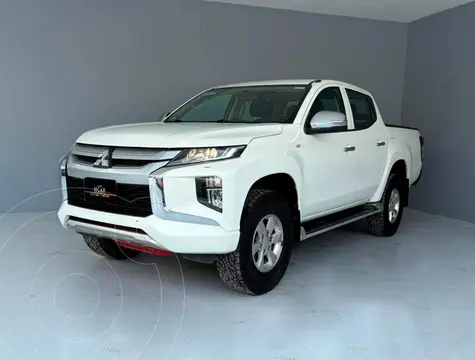 Mitsubishi L200 GLX 4x2 usado (2022) color Blanco precio $379,000