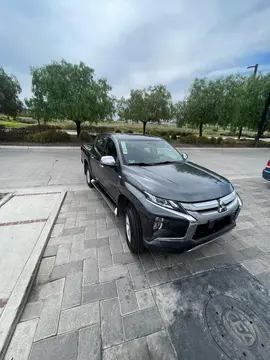 Mitsubishi L200 GLS 4x2 Gasolina usado (2021) color Gris Titanio precio $385,000