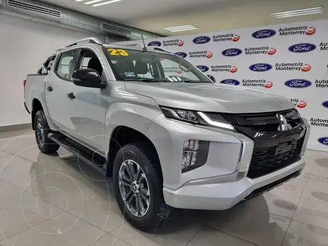 Mitsubishi L200 GLS Diesel  4x4 Aut usado (2023) color Plata precio $620,000