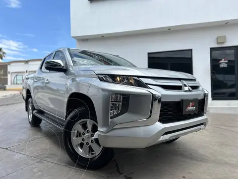 Mitsubishi L200 GLX 4x2 usado (2023) color Plata Metalico precio $478,000