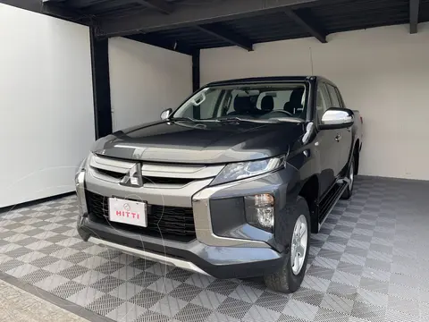 Mitsubishi L200 GLX Diesel 4x4 usado (2022) color Gris precio $448,000