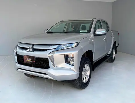 Mitsubishi L200 GLX 4x2 usado (2023) color plateado precio $369,000