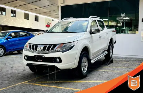 Mitsubishi L200 GLS 4x2 Gasolina usado (2018) color Blanco precio $329,900