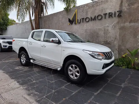 Mitsubishi L200 4x4 2.5L DI-D Cabina Doble usado (2017) color Blanco precio $358,000