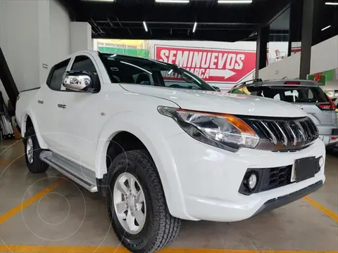 Mitsubishi L200 4x2 2.4L Cabina Doble usado (2017) color Blanco precio $245,000