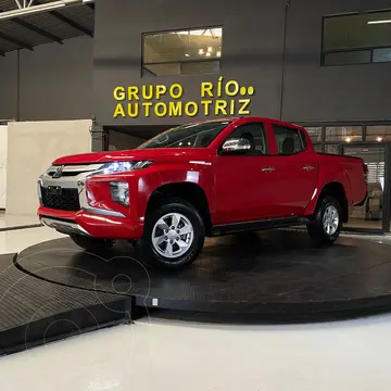 Mitsubishi L200 GLX 4x2 usado (2023) color Rojo financiado en mensualidades(enganche $52,552 mensualidades desde $11,080)