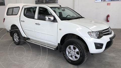 foto Mitsubishi L200 4x4 2.5L DI-D Cabina Doble usado (2015) color Blanco precio $255,000