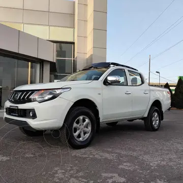 Mitsubishi L200 4x4 2.5L DI-D Cabina Doble usado (2019) color Blanco financiado en mensualidades(enganche $84,896 mensualidades desde $9,262)