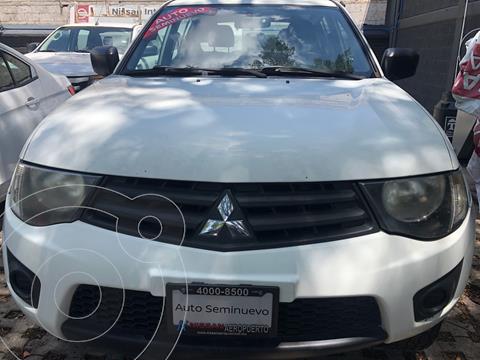 foto Mitsubishi L200 4x2 2.4L Cabina Doble usado (2015) color Blanco precio $231,000