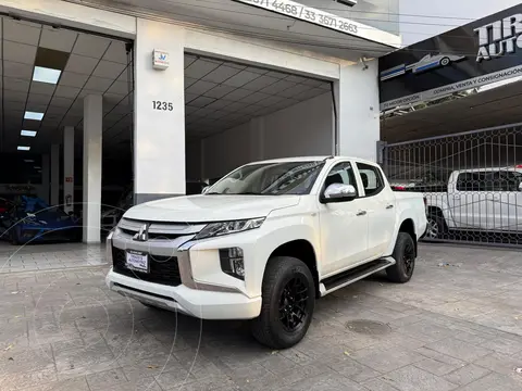 Mitsubishi L200 GLX 4x2 usado (2022) color Blanco financiado en mensualidades(enganche $80,000 mensualidades desde $12,495)