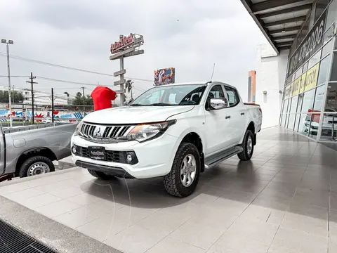 Mitsubishi L200 GLS 4x4 Diesel usado (2019) color Blanco financiado en mensualidades(enganche $72,380 mensualidades desde $7,407)