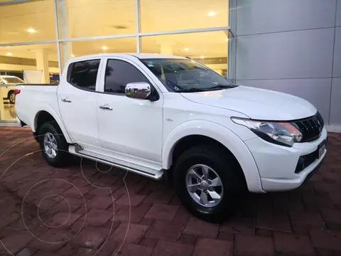 Mitsubishi L200 GLS GASOLINA DOBLE CABINA 4X2 usado (2018) color Blanco precio $327,000