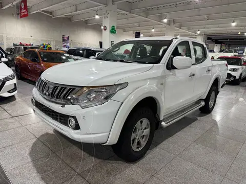 Mitsubishi L200 4x2 2.4L Cabina Doble usado (2018) color Blanco financiado en mensualidades(enganche $74,938 mensualidades desde $5,733)