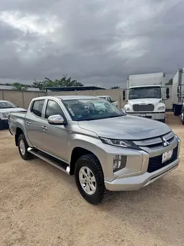 Mitsubishi L200 GLX 4x2 usado (2022) color Plata precio $365,000