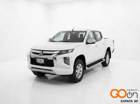 Mitsubishi L200 GLX usado (2022) color MITWS WHITE SOLID precio $365,000