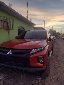 Mitsubishi L200 GLS Diesel  4x4 Aut usado (2022) color Naranja precio $525,000