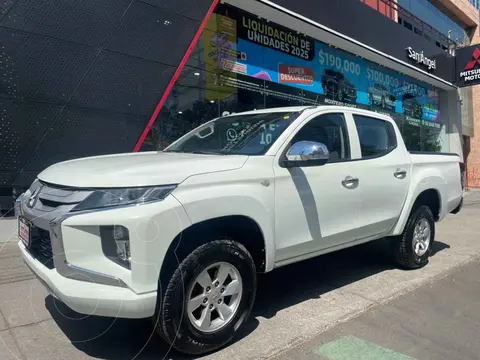 Mitsubishi L200 GLX 4x2 usado (2022) color Blanco precio $325,000