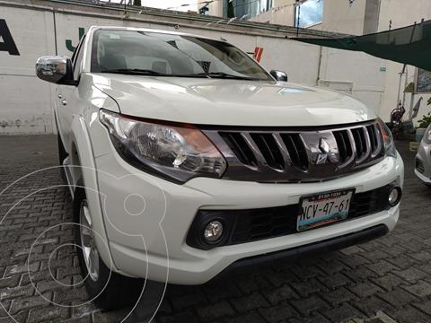 foto Mitsubishi L200 4x2 2.4L Cabina Doble usado (2018) color Blanco precio $340,000