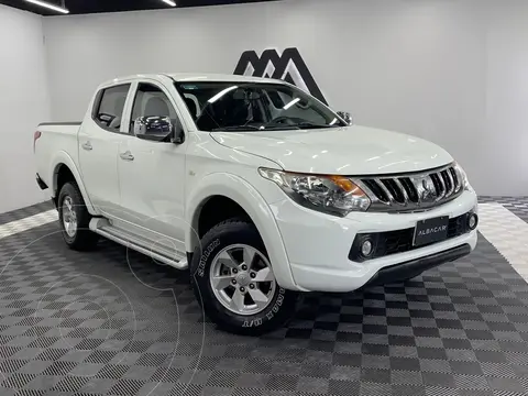 Mitsubishi L200 4x2 2.4L Cabina Doble usado (2017) color Blanco precio $289,900