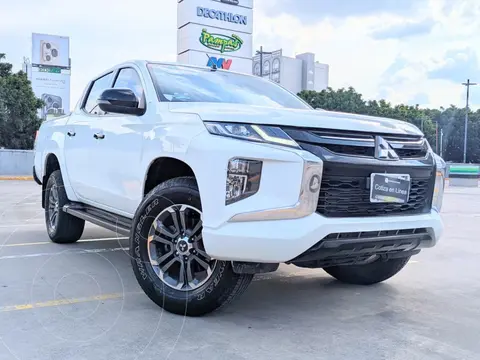 Mitsubishi L200 GLS Diesel  4x4 Aut usado (2023) color Blanco financiado en mensualidades(enganche $242,440 mensualidades desde $10,415)
