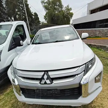 Mitsubishi L200 GLX 4x2 usado (2022) color Blanco precio $369,000