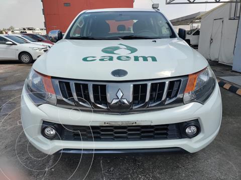 foto Mitsubishi L200 4x2 2.4L Cabina Doble usado (2018) color Blanco precio $305,500