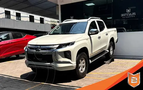 Mitsubishi L200 GLX Diesel 4x4 usado (2022) color Blanco financiado en mensualidades(enganche $95,980 mensualidades desde $11,700)