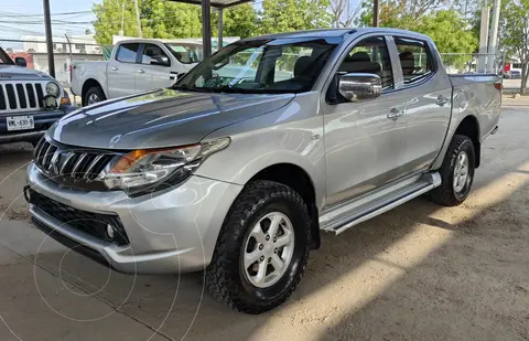 Mitsubishi L200 4x4 2.5L DI-D Cabina Doble usado (2017) color Plata precio $277,000