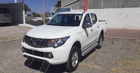foto Mitsubishi L200 4x2 2.4L Cabina Doble usado (2019) precio $389,900