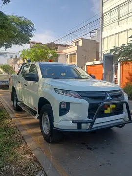 Mitsubishi L200 2.4L 4x2 TD GLX usado (2022) color Blanco precio u$s21,000